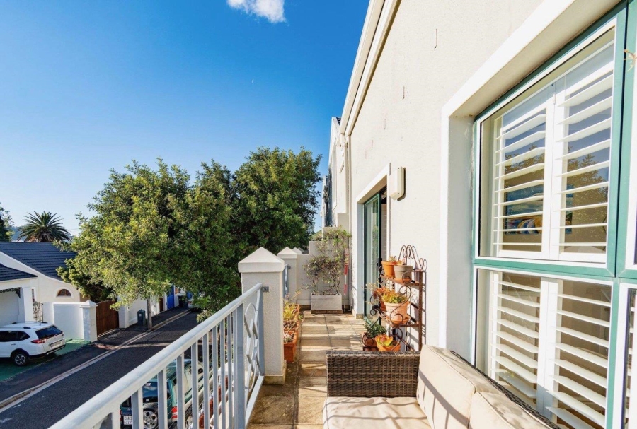 4 Bedroom Property for Sale in Vredehoek Western Cape